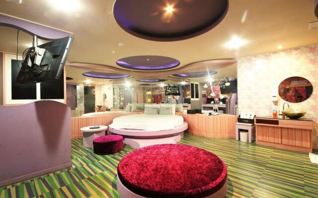 J Motel