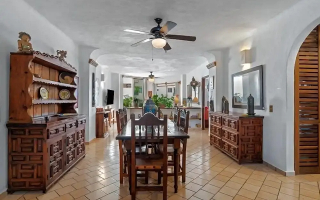 Ocean View 2Br Condo-balcony-beach-pool - 902