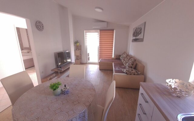 Impeccable 2-bed Apartment in Rab