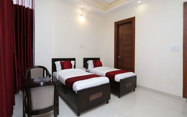 OYO 9275 Hotel Royal Inn