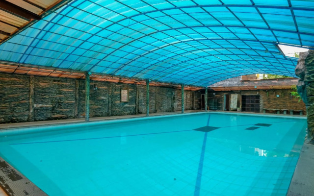 Hotel Savitri Country