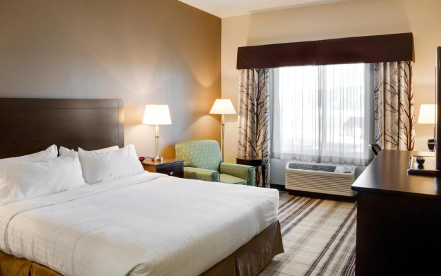 Holiday Inn Express & Suites Nevada by IHG