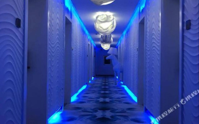 Royal Garden Holiday Theme Hotel