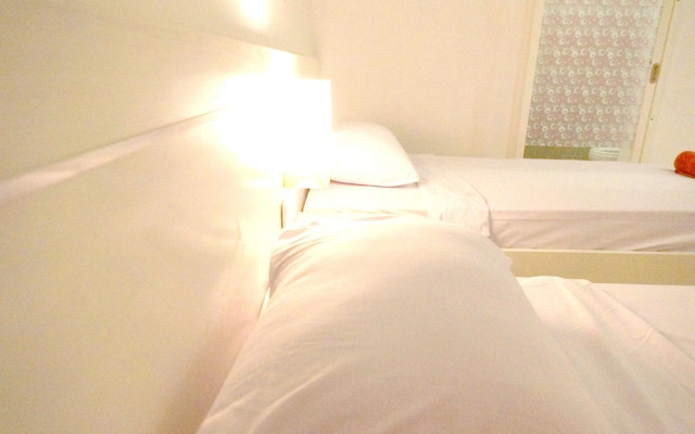 Oyo 1489 Simona Hotel