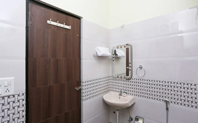 OYO 9649 Hotel Vijay Palace