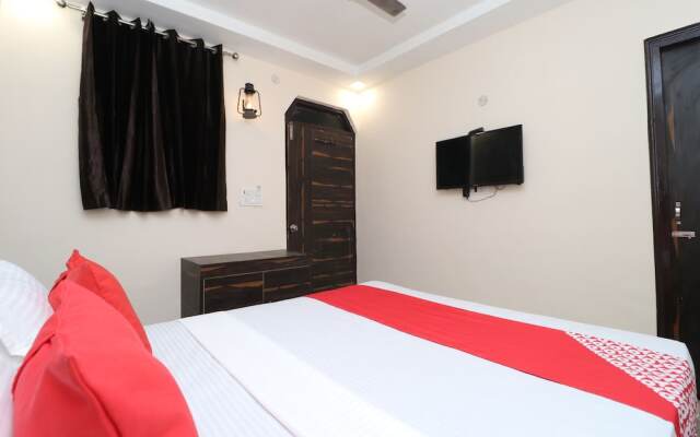 OYO 37351 Hotel Krishna Royal