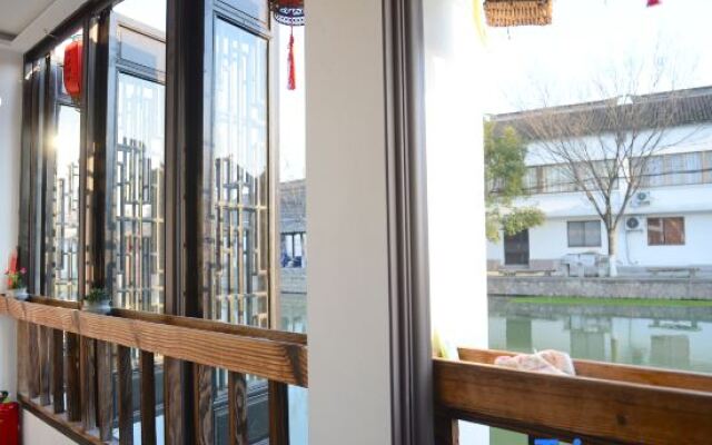 Tongli Qingyuan River View Holiday Inn