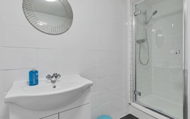 Seabright Townhouse | By My Getaways | Parking for one car