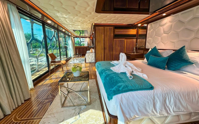 Orchid Overnight Superyacht