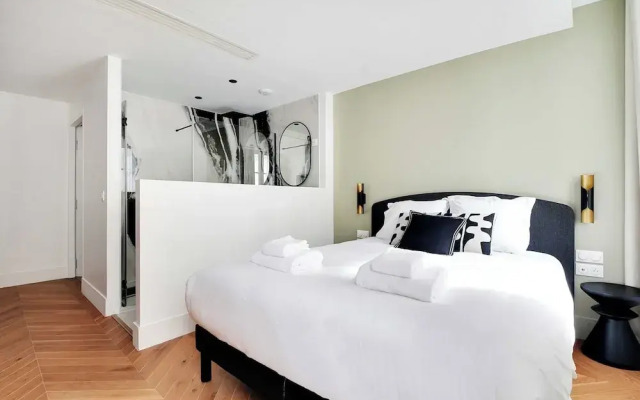 Apartment for 8 People in Madeleine