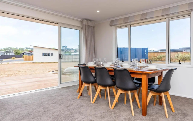 Bach near the Beach - Mangawhai Heads Holiday Home