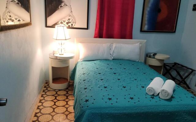 Near beach, restaurant and bars Sleeps 6 with 2baths