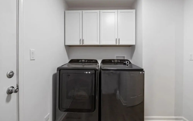 Luxury Waterfront Lakehouse With Private Dock Views