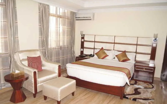 Tiffany Diamond Hotel Indira Gandhi Street