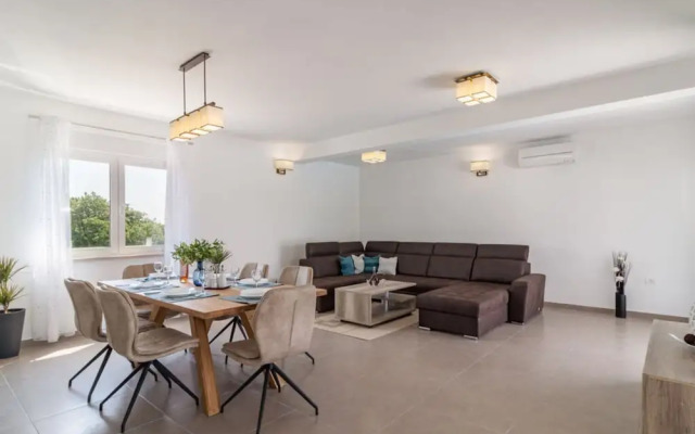 Villa Lena Comfortable Holiday Residence