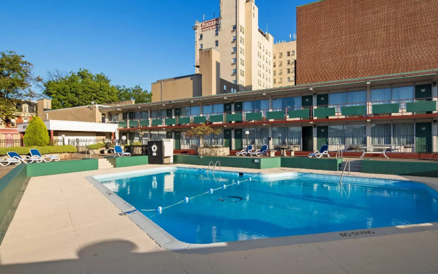 Genetti Hotel, SureStay Collection by Best Western