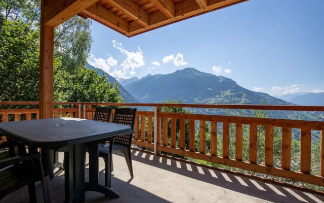 Spacious Chalet With Patio Facing Mountains