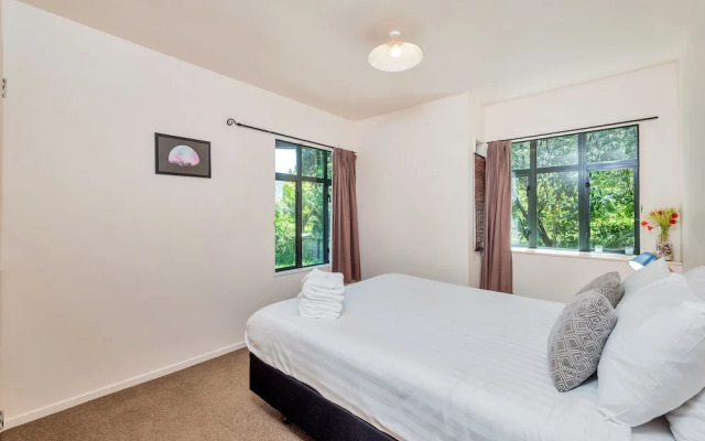 Ponsonby Holiday Home Near The City