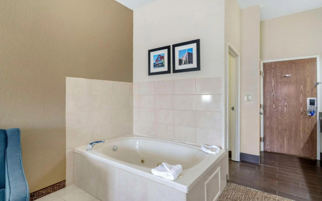 Comfort Inn & Suites