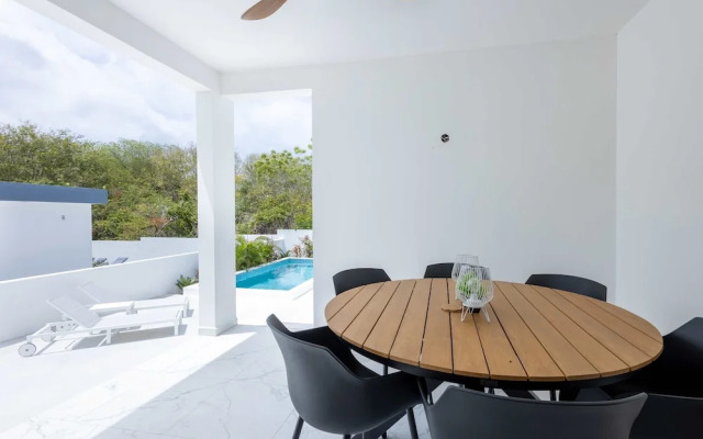 NEW Tropical Getaway With BBQ Pool