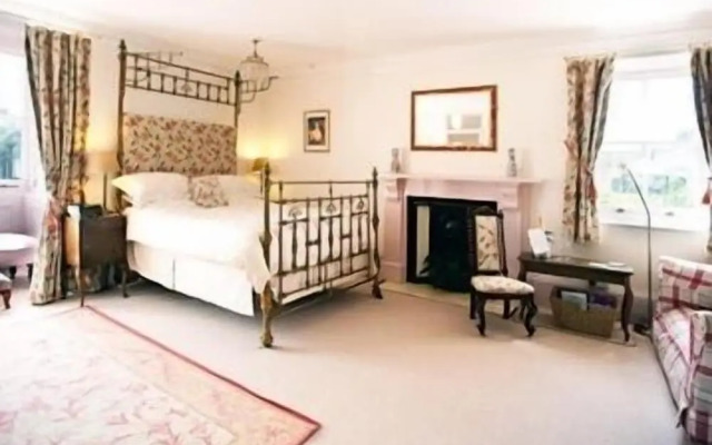 Molesworth Manor
