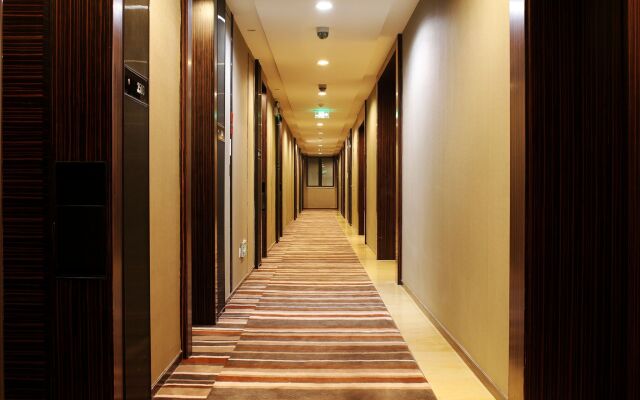 Yicheng Pazhou Poly World Trade Centre Apartment
