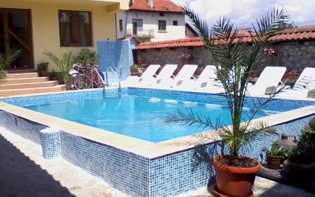 Saint Nikola Family Hotel