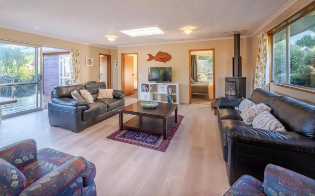 Woodills Wonderland - Akaroa Holiday Home