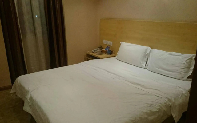 Nanning Hawks Holiday Hotel