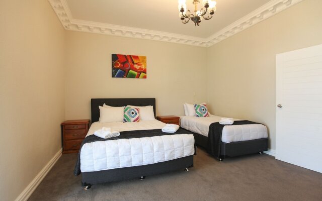 8Brm Luxury in Temple View