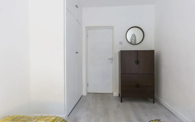 Recently Renovated 2BR Flat in South East London