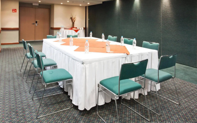 Holiday Inn Convention Center by IHG