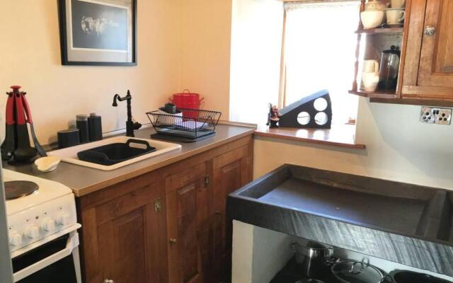 Traditional Cosy Cottage With Rural Views nr Coast