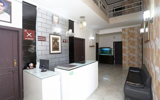 OYO 22270 Sky Inn