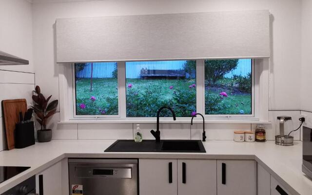 Hello Seaview! 4 BRs House in Central Location!