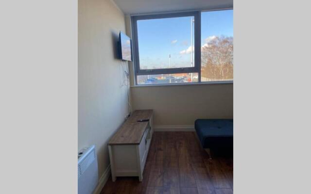 3 Bed Contemporary Crewe apartment