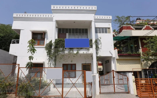 Singing Birds Home Stay By OYO Rooms