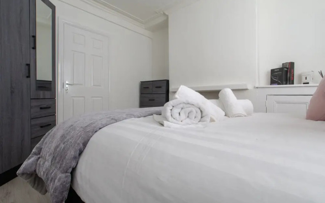 Lux Apartments 4 Bedroom House Molyneux