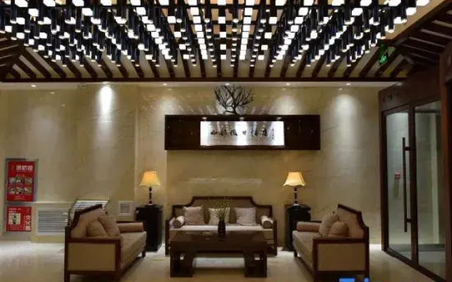 West Holiday Hotel