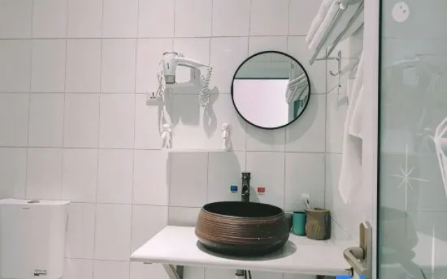 sunlit tree lodge – Bathroom – Qujing
