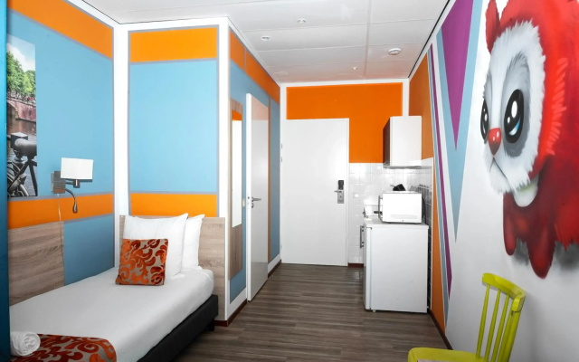 Amsterdam Teleport Hotel