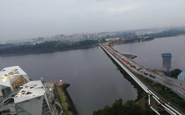 JB City CIQ-R&F Shopping Mall Apartment