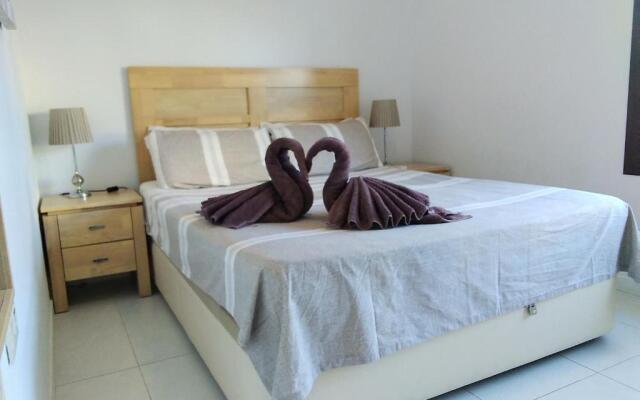 3 Bedroom Luxury Apartment Villamartin