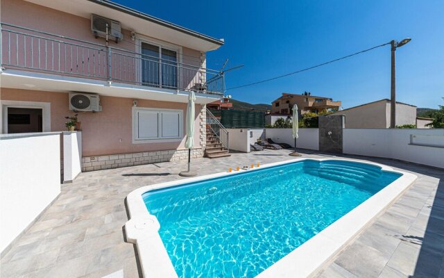 Stunning Apartment in Plano With Outdoor Swimming Pool, Wifi and 2 Bedrooms