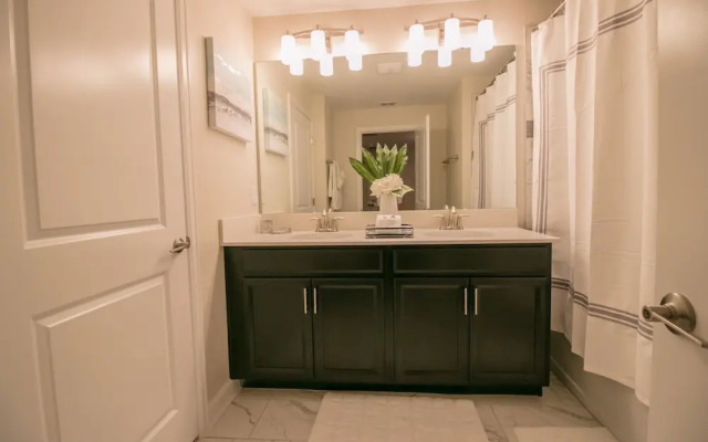 9005 SD - Gorgeous 4BR Townhome - Private Pool