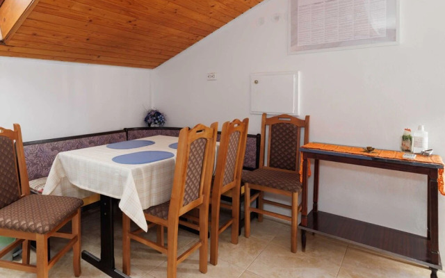 Classic and Trendy Apartment With Terrace