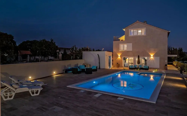 Inland villa Senses with pool and spa
