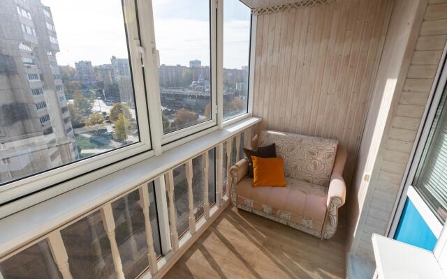 Tolstoy Apart on Leiteisen Street 9