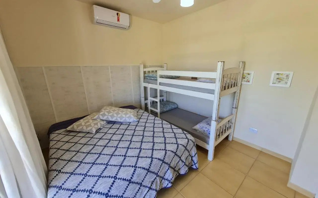 Ampla casa com 5 quartos e vista para o mar