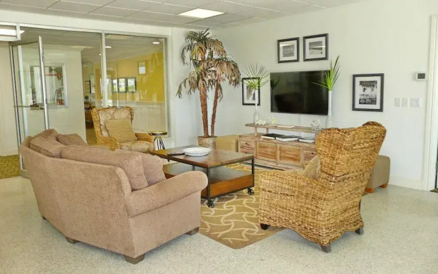 Bungalow-style Beachfront Condo With Pool